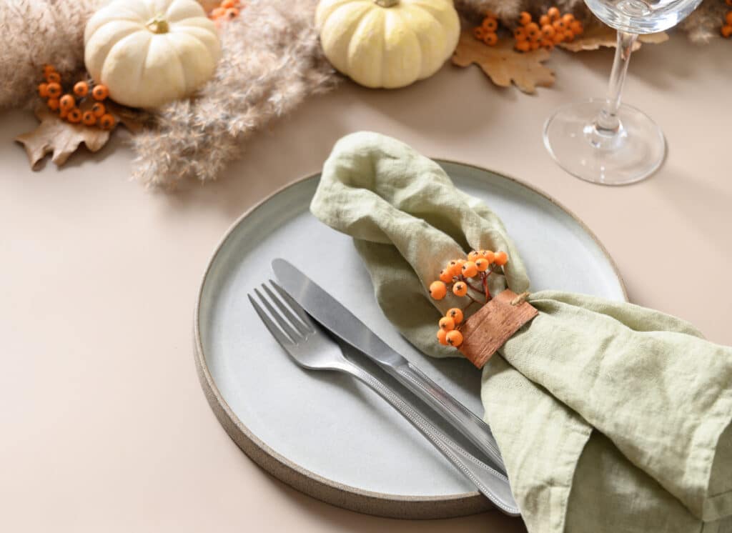 Decorate Your Thanksgiving Table With Balloon Centrepieces